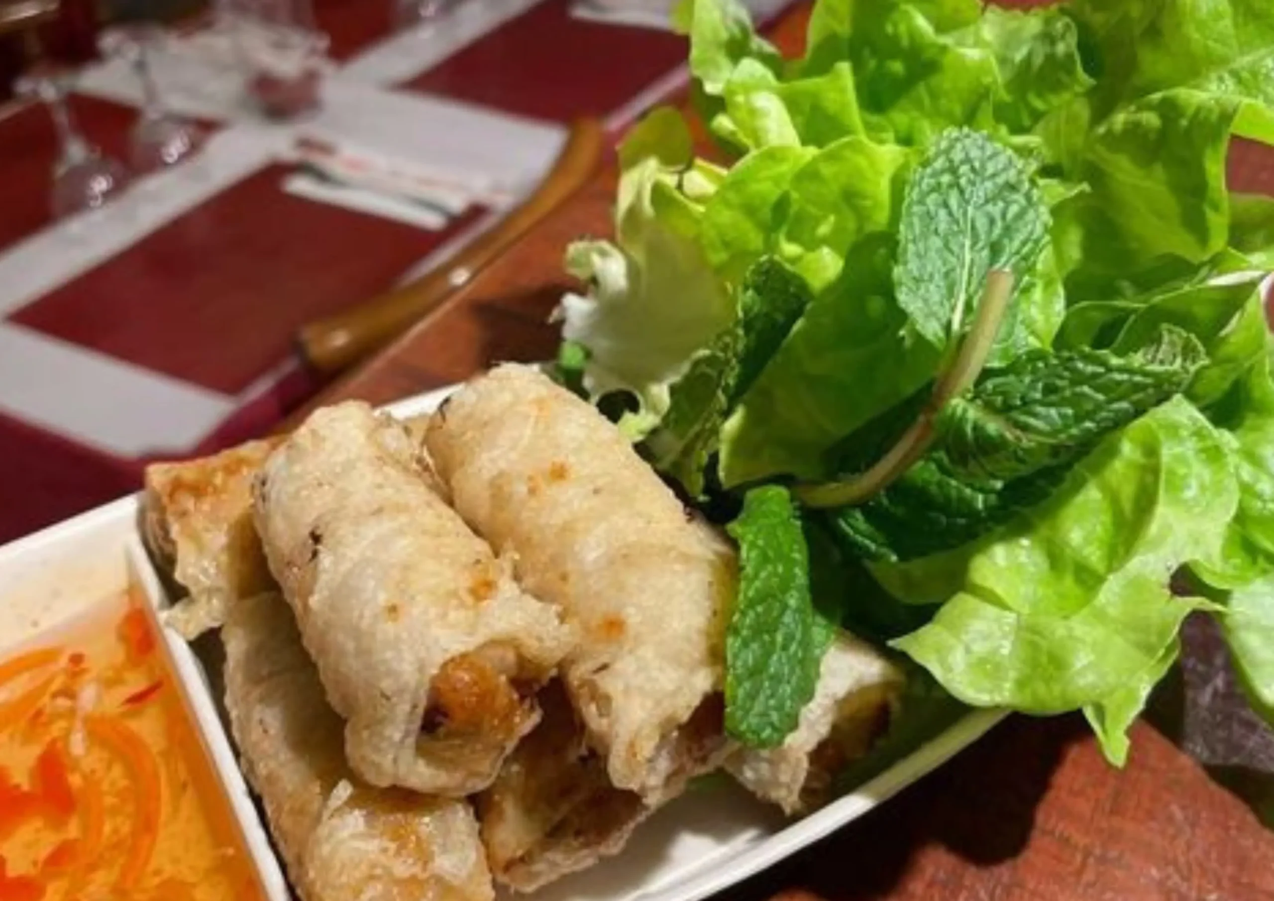 photo nems cuits présenté du restaurant tamtam saigon photo nems cuits présenté du restaurant tamtam saigon